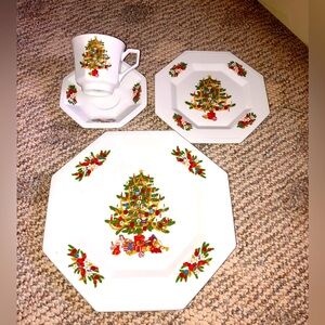 Vintage 34 piece Christmas Dinnerware